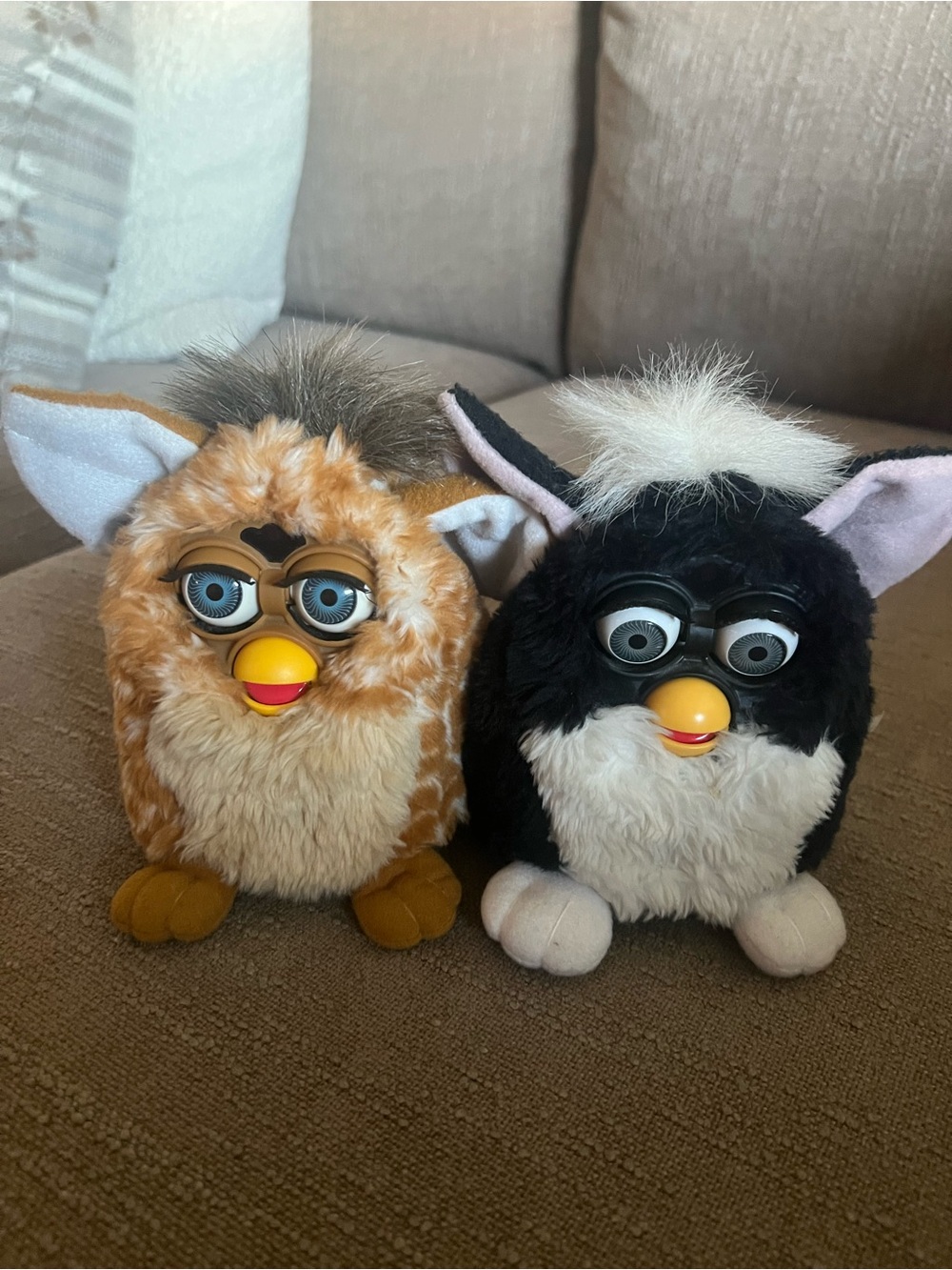 1990s furbys for parts not working Vtg display only
